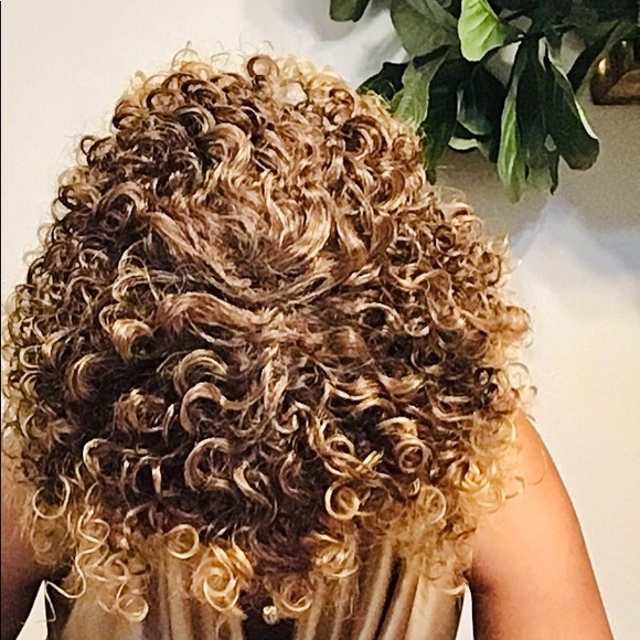 Two-Tone Synthetic Curl Hair Wigs 14 Inches. With Bangs - Picture 4 of 5